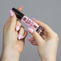 Vibrant Kiss Cola ízesítésű vibráló folyékony ajakfény - 77178575 - 2