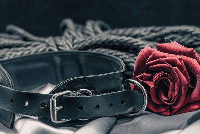 Fétisvilág – a latextől a magas sarkú cipőkig. Mi rejlik a népszerű fantáziák mögött?